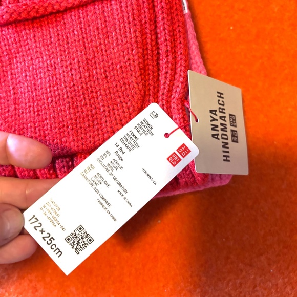 Anya Hindmarch Uniqlo red & pink touch of wool heattech knitted stole scarf NWT - Picture 5 of 9